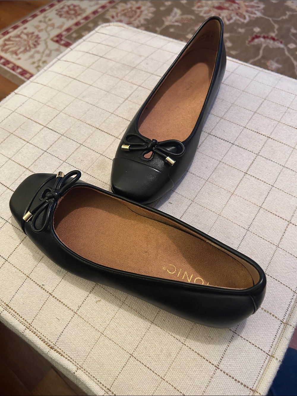 Vionic Klara Black Leather Ballet Flats with Bow and Gold Accents/Brand New - Picture 7 of 8